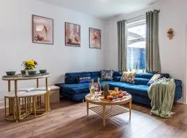 5BR - House - Hot Tube - Airport - A38-A50 - Parking