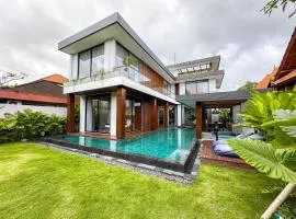 Villa Asri - Modern Tropical Rooftop Villa 4BR Umalas
