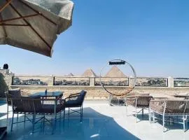 Golden Pyramids Night hotel