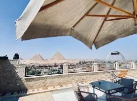 Golden Pyramids Night hotel