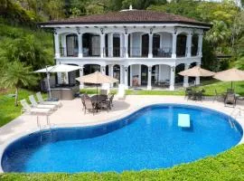 Casa Patron 6 bdrs pool in Los Suenos
