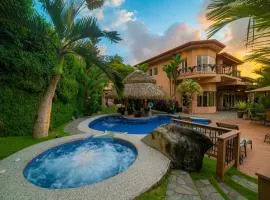 Casa Oasis 5 bdrs private pool in Los Suenos