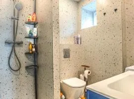 Moderní apartmán s terasou - 15 min Letiště - Parkování na pozemku zdarma