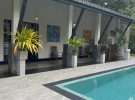 Woodlands Family Villa