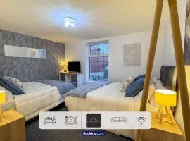 Modern 3BDR House By Properties With Joy Short Lets & Serviced Accommodation Manchester With Free WiFi & Free Parking