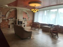 готель Стрілець, hotel de 3 estrellas en Volovets