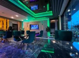 Crowned Boutique Hotel