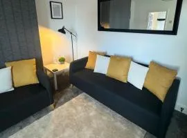 Apartment - Sleeps 6 - Pet friendly - Parking