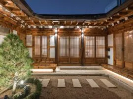 Luxury Hanok Pine Residence