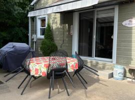 Chalets Plage St-Jean, beach hotel in Saint-Jean