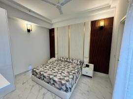 Raghav Dhaam, hotel with hot tubs in Chhatikara