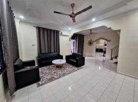 LB Homestay, hotel en Lunas