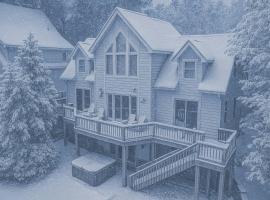 Lake Views! Hot Tub! Walk to Coffee & Lake Rentals, hotel in Oakland