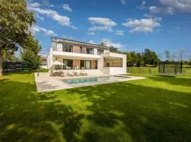 Villa Castanea by Villsy