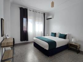 KARAZ Homestay Grand appartement avec rooftop, hotel en Monte ʼArrouit