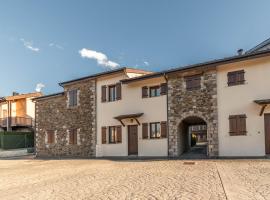 House with garden and fireplace, hotel in Osséja