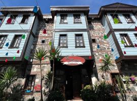 La Fontaine Otel,  Mudany&aacute;ban