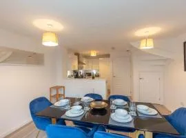 Bright & Modern 4 Bedroom House in Yeovil