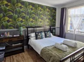 LilyRose Hotel