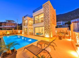 Honeymoon Villa with Luxury Indoor and Outdoor Pools in Kalkan, hôtel à Kaş
