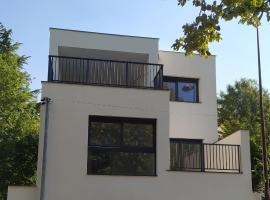 Le 46 Appart Hotel Entre Paris Disneyland Parc Asterix Navette, hotel com piscina em Villiers-sur-Marne