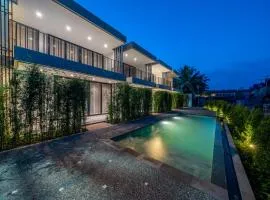 Stay Central in Ubud - Stylish T2 Townhouse Steps from Everything