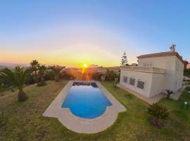 Luxury Villa 4-Bedroom Estate with Panoramic Tanger Bay Sea View, Private Pool, Garden, hotel v destinaci Noûnouech
