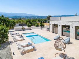 PanStel Twin Villas with private pools and jacuzzi, hotel din Ayiá