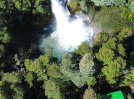 Cabaña Refugio Cascada、Llanada Grandeのホテル
