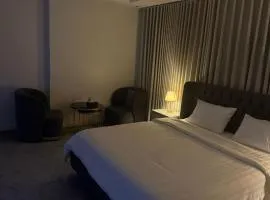 Elegant Studio