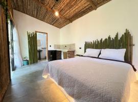 Balcones del Rio Tobia, hotel in Nimaima