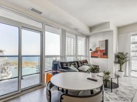 Toronto Condo with Lake Views, condo στο Τορόντο