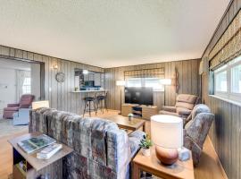 Grandpa Daves Vintage Getaway in Pinellas Park!, hotel in Pinellas Park