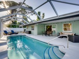 3 Mi to Manasota Key Stylish Single-Story Home!, Hotel in Venice