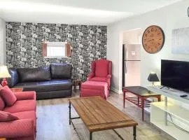 2BR Retreat with Fire Pit Close To Downtown STL
