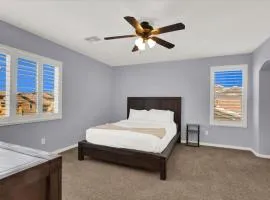 Spacious 3BR plud Den Retreat with Yard plud Pool Table