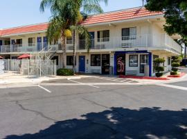 Motel 6 Bakersfield, CA - Convention Center, hotell i Bakersfield