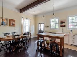 East Park Bungalow by Lucky Savannah，位于萨凡纳的酒店