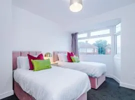 3Bed House-10 Mins to Liverpool