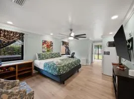 Private Entrance King Room and Private Bath UMiami