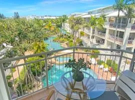 Beachfront Top Floor Resort Queen Studio at Alex Beach Resort