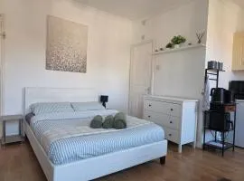 Studios & Ensuite Doubles - Central RG1 - Oracle - Station & Hospital