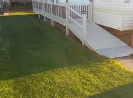Happy Days Caravan Park - Lovely Spacious 3 Bed Caravan