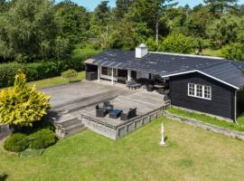 3 Bedroom Amazing Home In Vejby, hôtel à Vejby Strand
