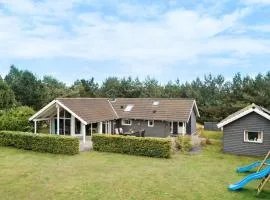 Nice Home In Væggerløse With Sauna