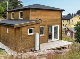 Lovely Home In Mausund With Wifi, hotel com estacionamento em Bog&oslash;yv&aelig;r