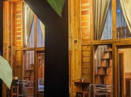 Mini Cabin wetan kali 02, хотел в Diyeng