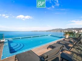 Risco - Downtown Bucerias Rooftop Pool & Beach Club, готель у місті Бусеріас
