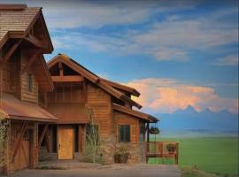 Luxury Home with Stunning 4 Peak Views, family hotel in Tetonia