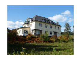 Holiday apartment with 5 bedrooms, Hotel in Erndtebrück
